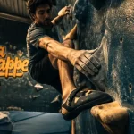 La grappe escalade Perpignan, salle de bloc : grimpeur sur mur de prises