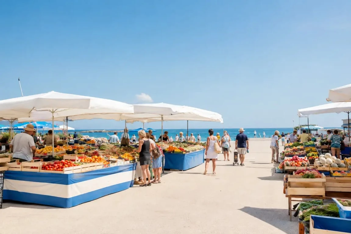 Ambiance des marchés barcares au Barcarès avec étals colorés et visiteurs en flânerie