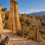 Lieux insolites pyrénées-orientales : Orgues d’Ille-sur-Têt, colonnes d’argile ocre en randonnée